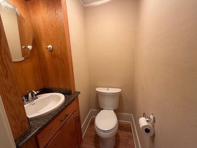 Building Photo - 4 bedroom, 2.5 bath house in the heart of Corvallis