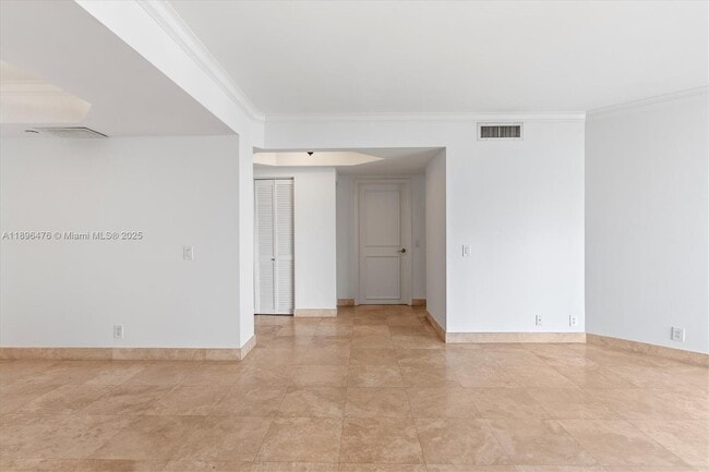 Building Photo - 3610 Yacht Club Dr