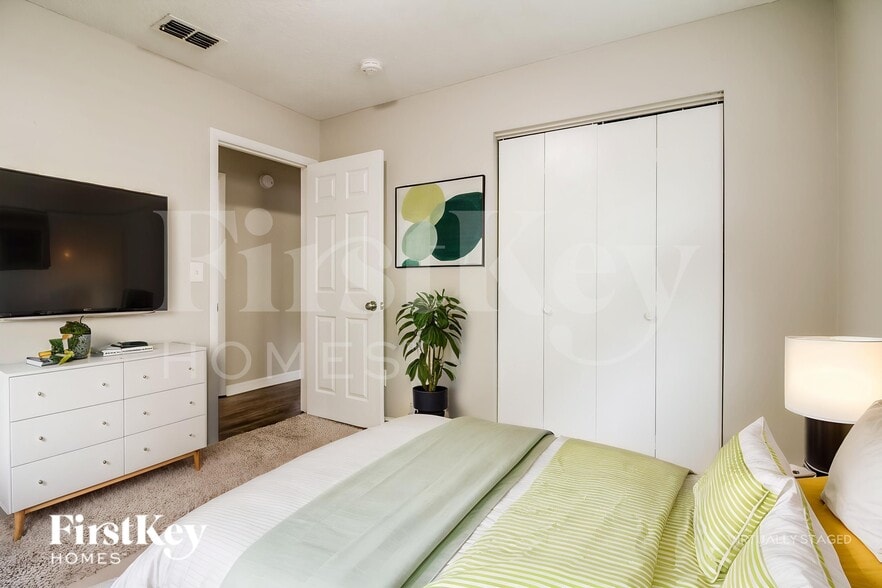 Building Photo - 7742 Club Duclay Dr