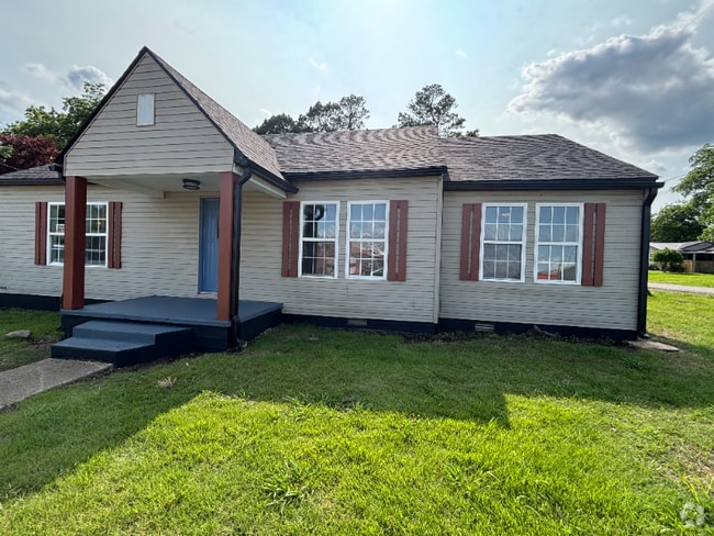 Building Photo - 11379 US 49