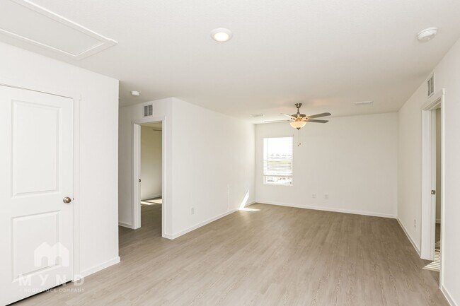 Building Photo - 2700 Mistwood Dr