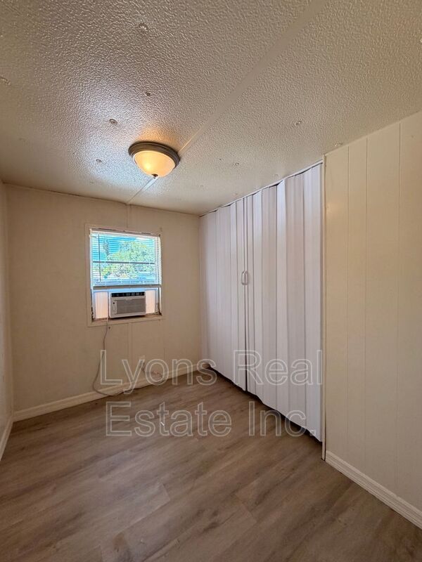 Building Photo - 8205 Suncoast Dr