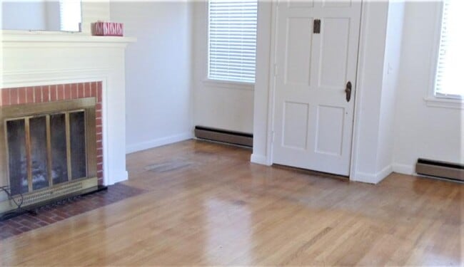 Building Photo - 3 bedroom in Seattle WA 98115