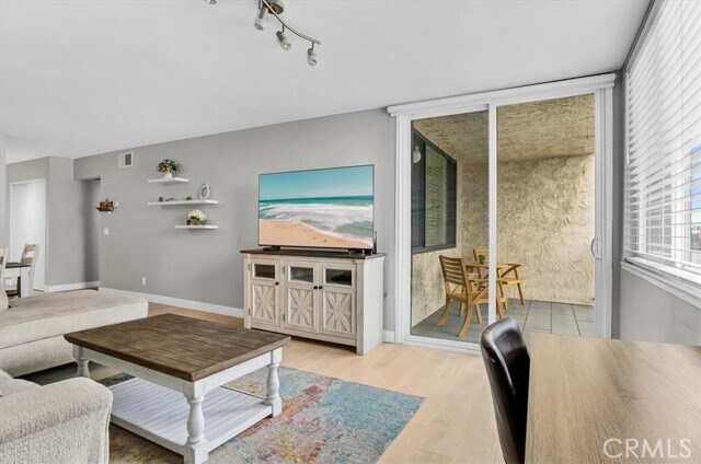 Building Photo - 1140 E Ocean Blvd