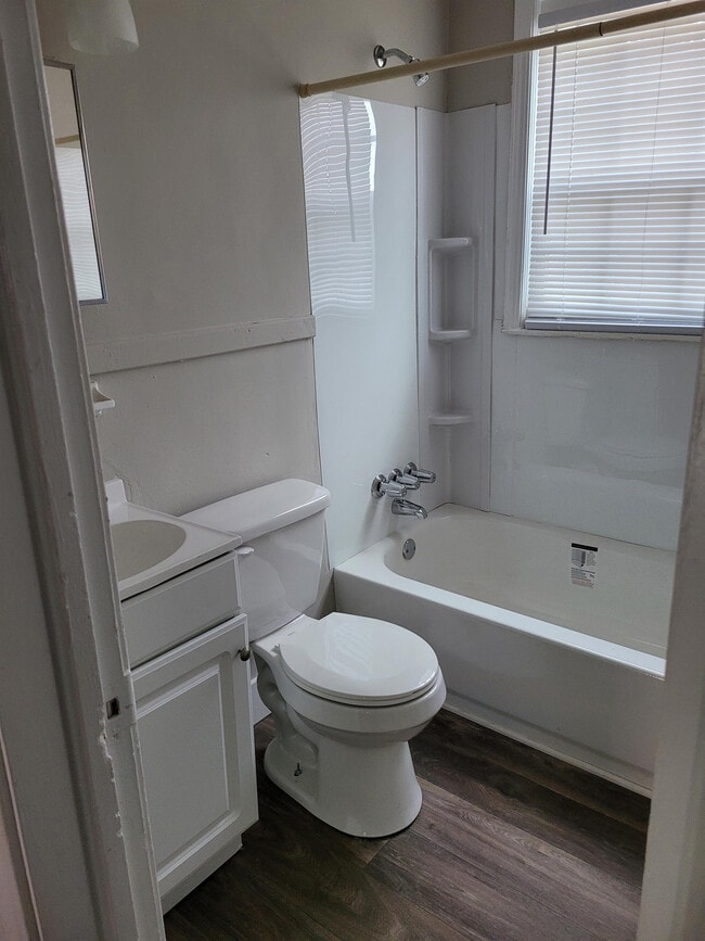 Building Photo - 332 S Bull St