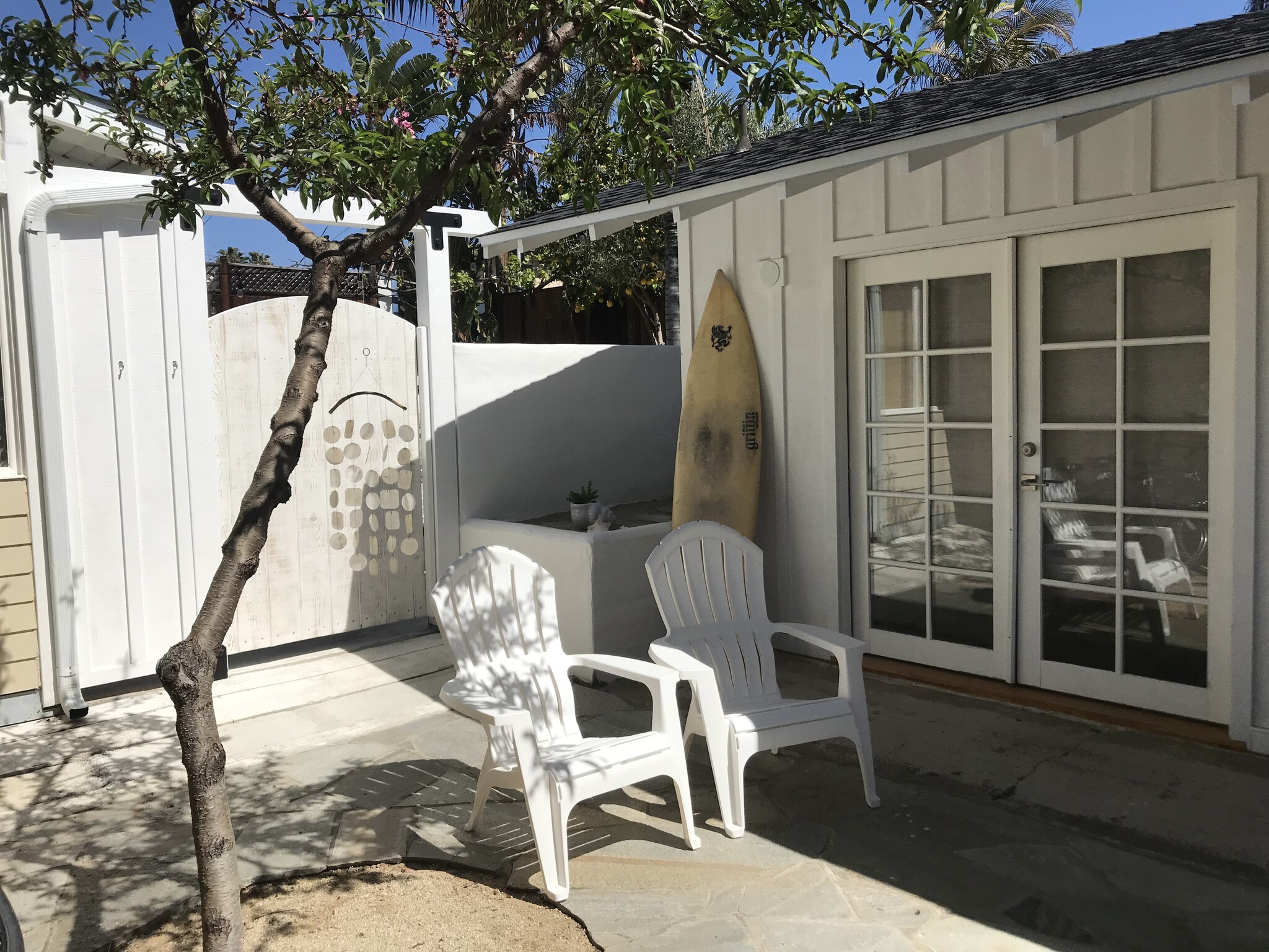 Private patio with sea breezes - 317 La Mesa Ave