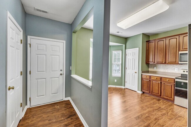Building Photo - Adorable 3b 3b Townhome In Wake Forest!