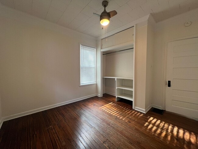 Building Photo - 2 bed and 1 bath house in Tree Streets Neigborhood.