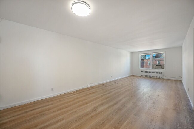 Building Photo - 39 Glenbrook Rd