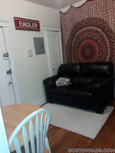 Building Photo - 107 Gordon St