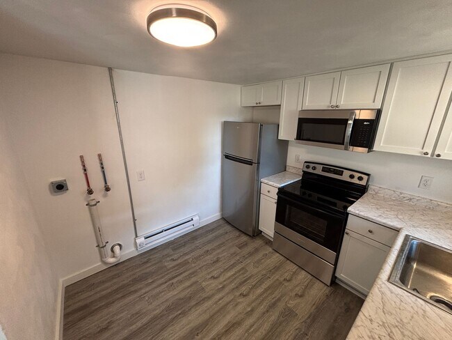 Building Photo - Caroline St Properties