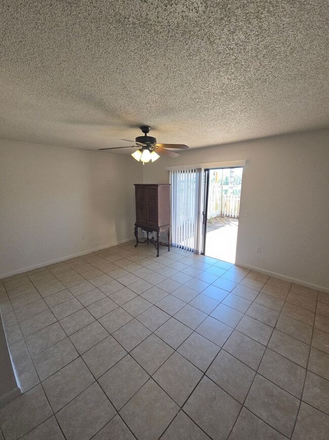 Building Photo - 2-Bedroom, 2-Bathroom Condo in Land O' Lakes