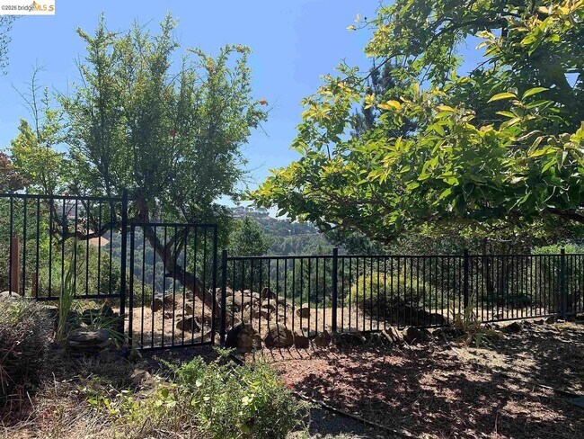 Building Photo - 5559 Greenridge Rd