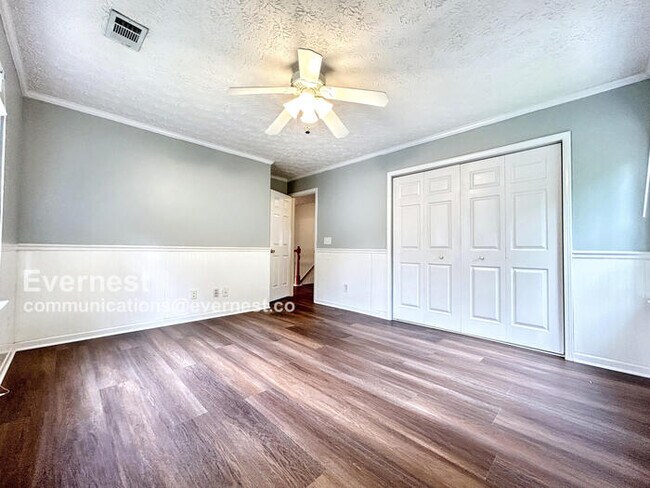 Building Photo - 520 Kensigton Park Dr