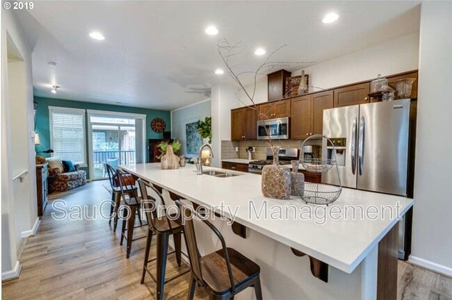 Building Photo - 175 NE 80th Ave