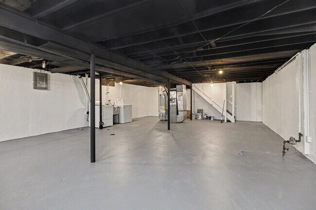 Building Photo - 2329 Brooktree Ct