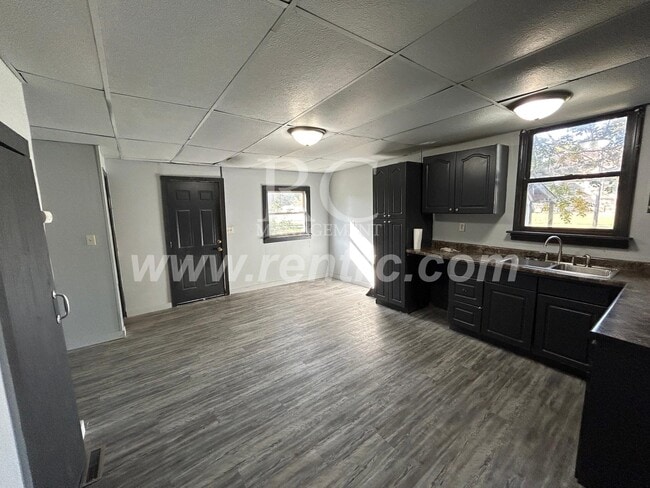 Building Photo - 18 Indiana-