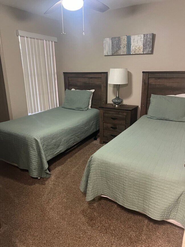 Building Photo - 2456 Sweetwater Club Cir