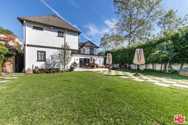 Building Photo - 401 N McCadden Pl