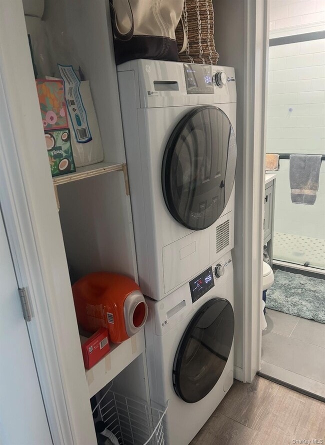 Building Photo - 555 W Broadway