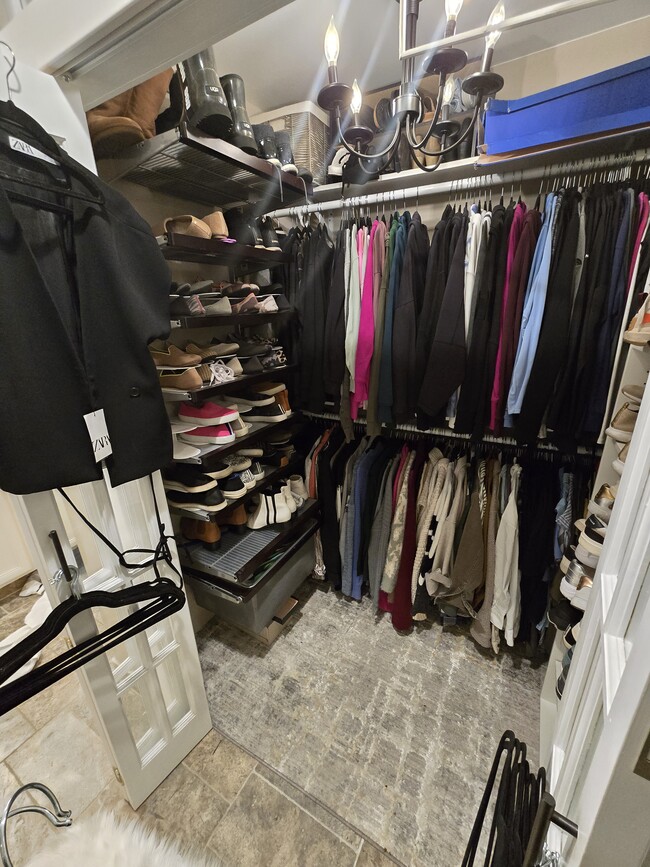 Building Photo - 1802 W Diversey Pkwy