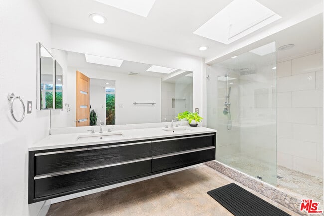 Building Photo - 3744 Cody Rd