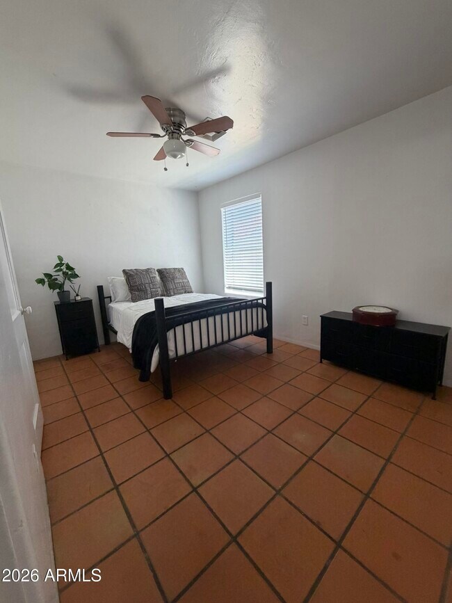 Building Photo - 712 W Taylor St