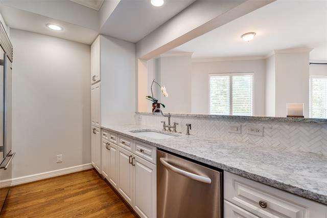 Building Photo - 3401 Lee Pkwy