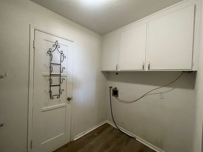 Building Photo - Quartz Hill 3 Bedroom 2 Bathroom