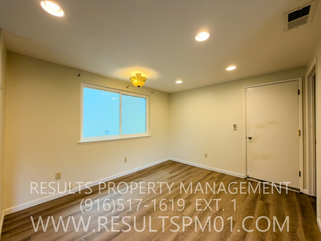 Building Photo - Beautifully Renovated 3 Bedroom Available Now