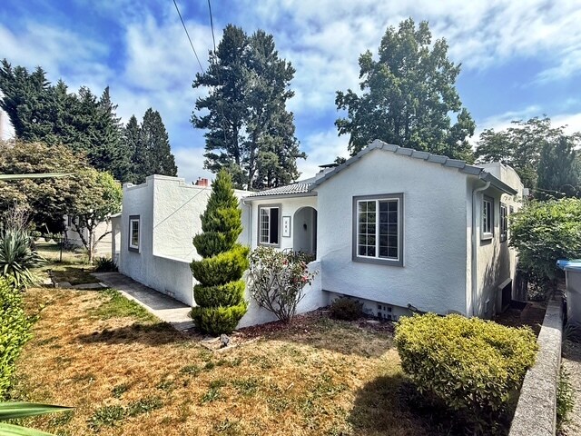 Building Photo - 208 S Summit Ave