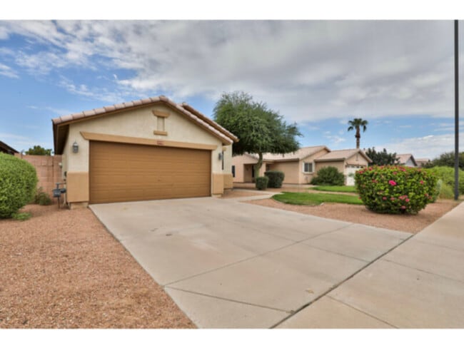 Primary Photo - San Tan Ranch in Gilbert - Close to San Tan 202