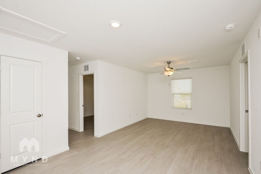 Building Photo - 2716 Mistwood Dr