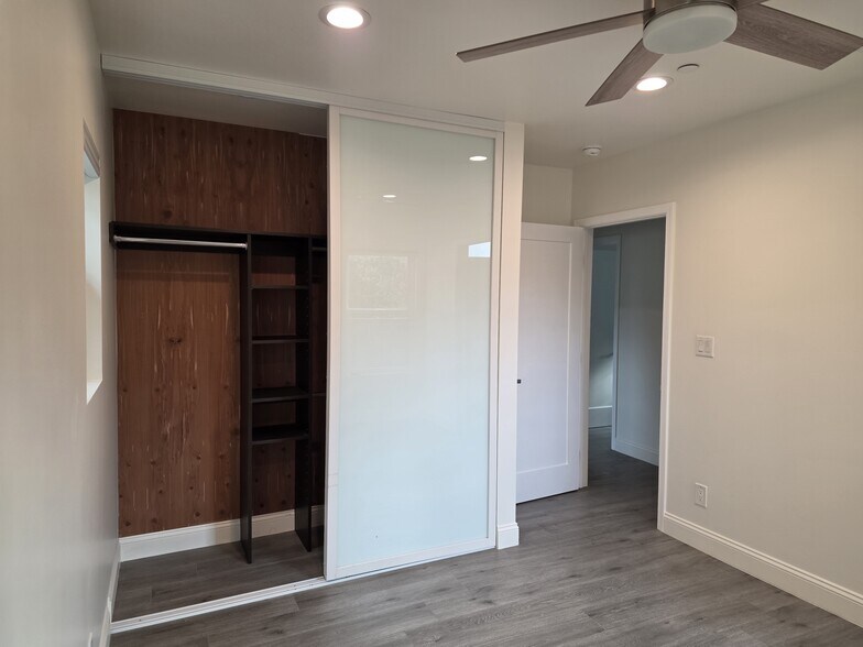 Building Photo - 425 Western Ave