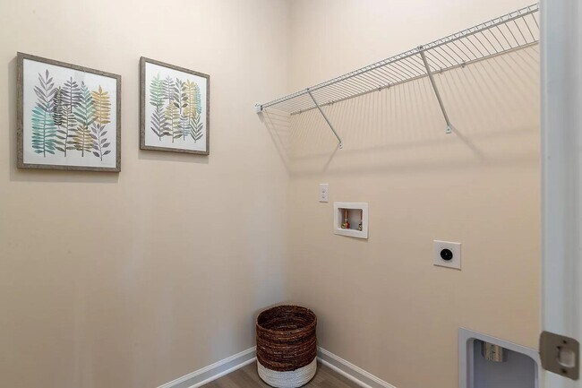 Building Photo - 1087 Sennema Cir