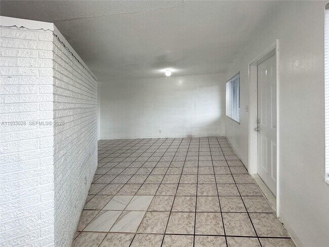 Building Photo - 3049 NW 9th Ave