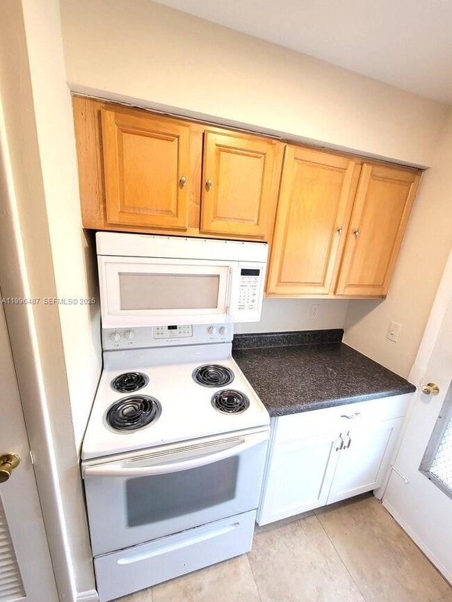 Building Photo - 1431 S 14th Ave