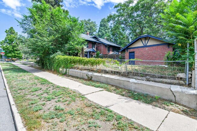 Building Photo - $1,495.00, 1 bed, 1 bath newly renovated b...
