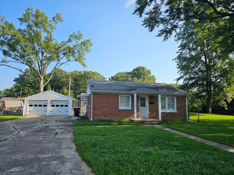 Building Photo - 2520 Fowler St