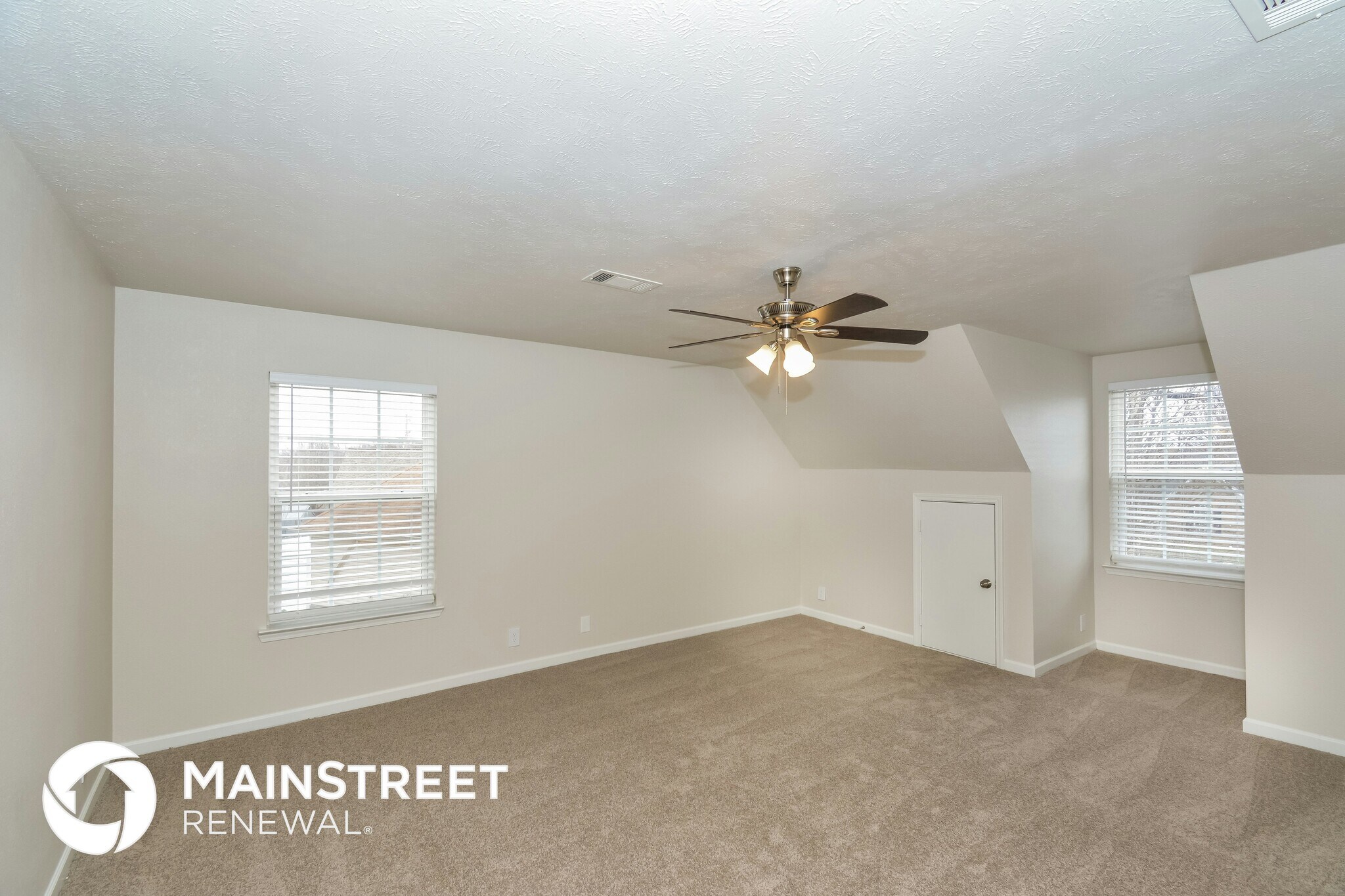 Building Photo - 1313 S Hampton Ct