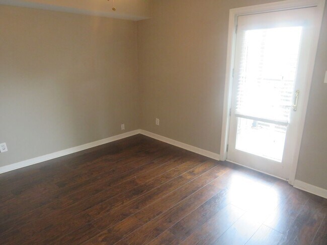 Building Photo - Laurel Villas #105 -3BR/2BA Available for AUGUST 2026 move in!