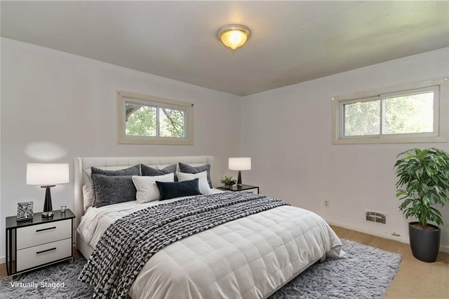 Building Photo - Welcome To Vintage Split-Level Living!