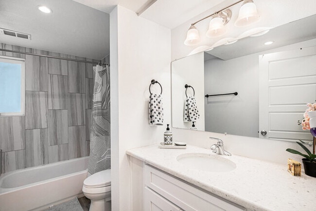 Building Photo - 8192 E Oxford Dr