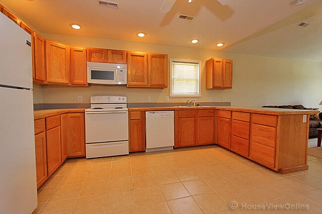Building Photo - Spacious 2 Bedroom in Cape