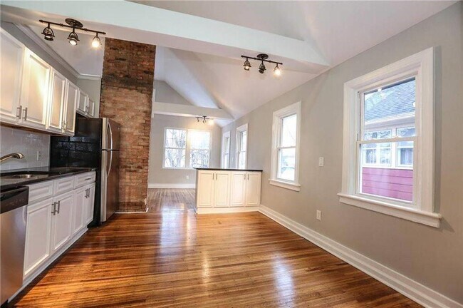 Building Photo - 32 Rowley St