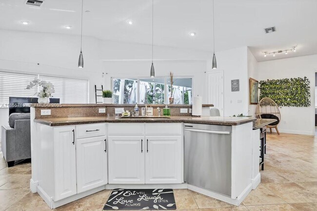 Building Photo - 205 N 31st Ave