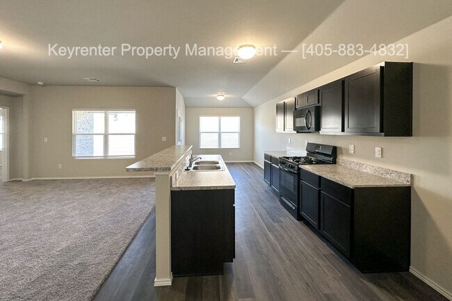 Building Photo - Gorgeous 4 Bed 2 Bath Home in Heart Of Yukon!