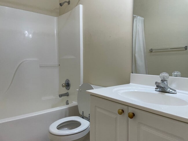 Building Photo - For Rent