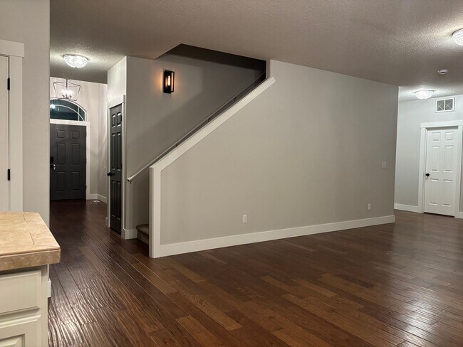 Building Photo - Wonderfully Designed Craftsman Home with P...