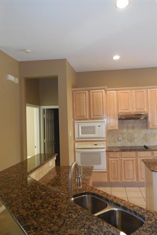 Building Photo - 221 S Village Dr